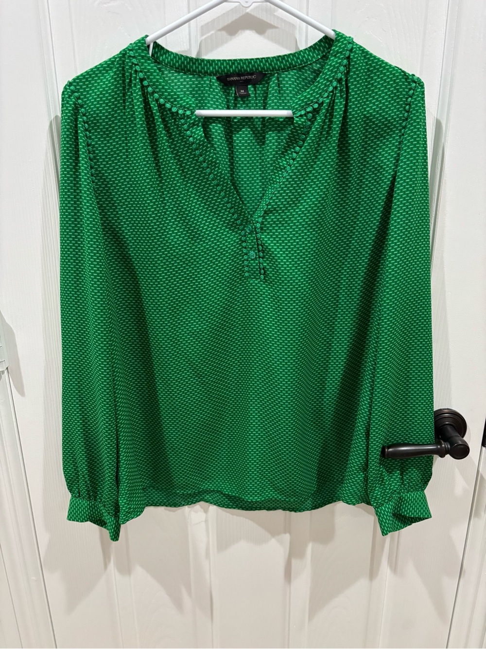 Banana Republic Women’s Green Long-Sleeve Split Neck Blouse Size M